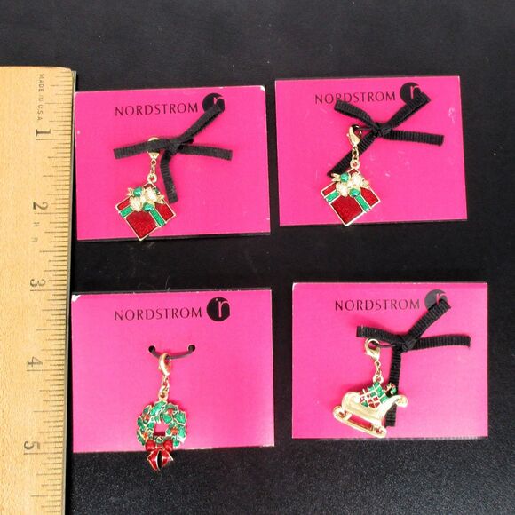 Lot of 4 Nordstrom Christmas Enamel Charms Sleigh Wrapped Gifts Wreath Gold Tone - Picture 11 of 11